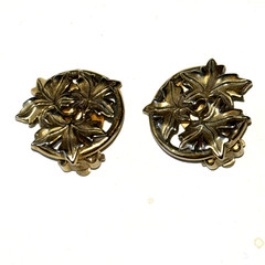 Vintage MMA Earrings Gold Tone Grape Wreath 1986 Metropolitan Museum Of Art Clip
