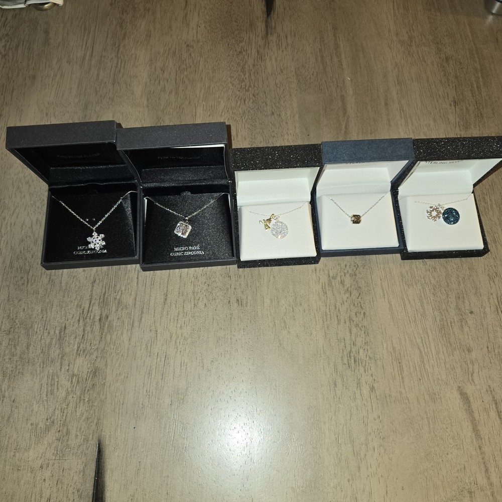 VINTAGE NECKLACE JEWELRY LOT / 5 TOTAL