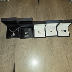 VINTAGE NECKLACE JEWELRY LOT / 5 TOTAL