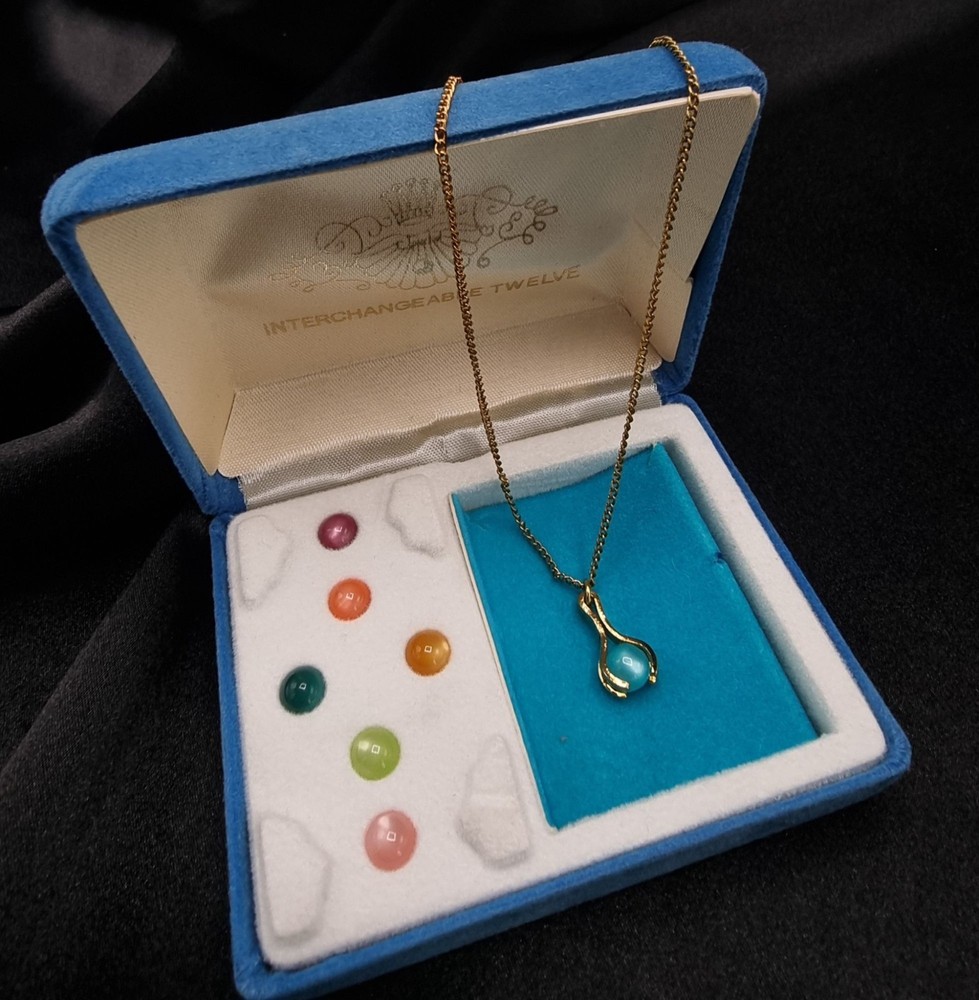 Vintage 1970s-1980s Interchangeable Necklace Set In Gold-Tone