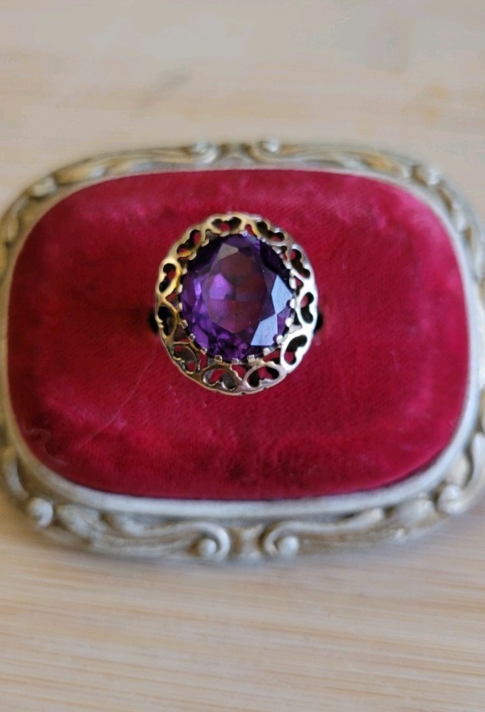 10k yellow gold Amethyst ring