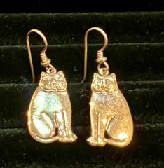 Vintage Signed Laurel Burch Sitting Cat Gold Tone Pierced Earrings 7/8 Inch