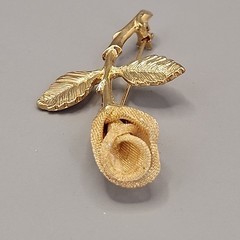 Vintage AAi Rose Brooch Gold Tone Mesh Bud 2 1/8″