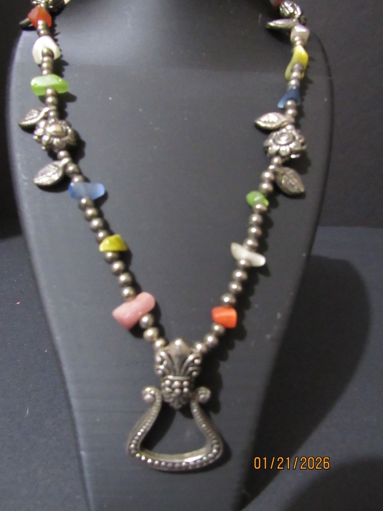 VTG. STYLE POLISHED GLASS STONES & METAL BEADS WITH PENDANT APPROX 28″