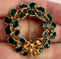 Lot of 4 Vintage Christmas Holiday Brooches Pins Jewelry Snowman Wreath Candles