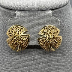 Vintage Gold Tone Clip On Earrings Filigree Fan Clover Design Textured Statement