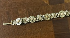 Unbranded Flower Bracelet GoldToned Enamel Faux Pearl 7”