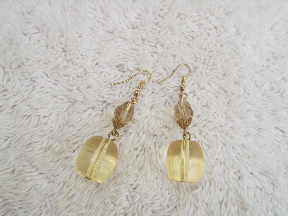 Goldtone Clear Yellow Bead Pierced Earrings (A32)