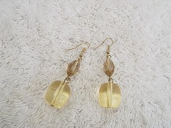 Goldtone Clear Yellow Bead Pierced Earrings (A32)