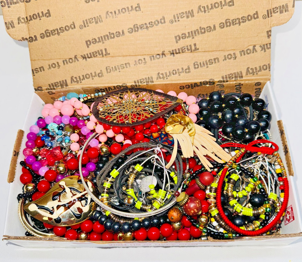 VINTAGE TO NOW ALL WEARABLE MIXED JEWELRY LOT–SMALL FLAT RATE BOX FULL–2.4 LB+