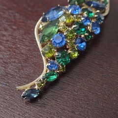 Vintage Blue Green Rhinestone Leaf Brooch Gold Tone Large 3.5″ Statement Pin