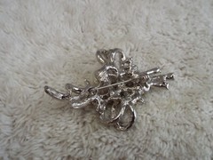 Silvertone Rhinestone White Bead Pin (D49)