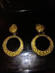 Gold Tone Brooch Pin & Dangle Hoop Earrings Set Black Enamel Round Pearl