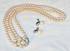 Marvella Pearl Set Necklace Earrings Case Signed Vintage
