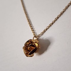 Vintage Lady Remington Signed “LR” Necklace Gold Tone Rose Floral Design Pendant