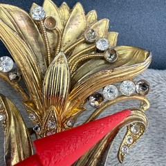 Vintage Pot Metal Rhinestone Brooch Gold Tone Flower READ