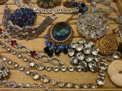 Older Vintage Jewelry 30pcs Lot