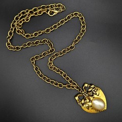 Vintage Gold Tone Hammered Heart Bow Faux Pearl Pendant Necklace 24 Inch Chain