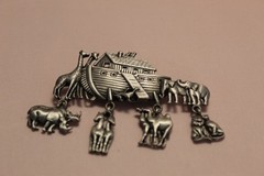 Vintage JJ Signed Noah’s Ark Brooch Pin Silver Tone Dangling Animal Charms
