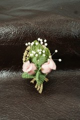 BR69 Vintage Brooch, Pin, Costume Jewelry, Gold Toned, Silk Flowers, Faux Pearls