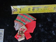 Vtg Brooch/Pin African Woman Face Profile Holiday Print Head Wrap Ribbon Scarf