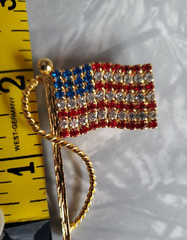 Vintage American Flag Rhinestone Brooch Pin Gold Tone 2″ x 1-1/4″