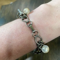 Vintage Chunky Faux Pearl Charm Bracelet 1950’s Etruscan 7.5”