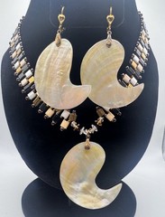 VTG Mother of Pearl and Beads Necklace with Clip On Earrings Jewelry Set