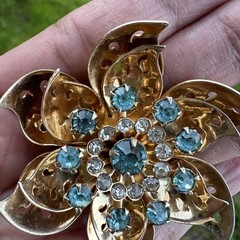 VTG Coro Pendant Brooch Pin 2.125 Inch Tiered Flower Clear Blue Crystals Gold