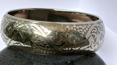 VTG Wide Silver Plate Bangle Bracelet Etched Grapes Vine Leaves Estate