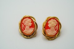 Vintage Gold Tone Cameo Stud Earrings 2.2cm JB39