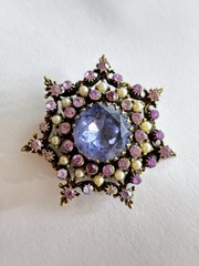 Lilac Purple Austrian Crystal Star Dome Brooch Gold Tone Filigree Glass Pearls