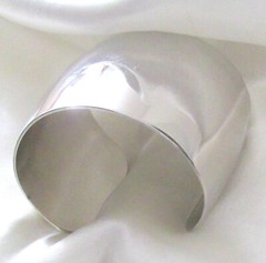 Vtg Runway High Gleam Silver Rhodium MONET 2″ Wide Chic Cuff Bracelet 80s EXC