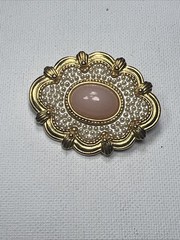 Avon Brooch Victorian Pink Cabochon Elegant Estate Vintage deco jewelry jewel
