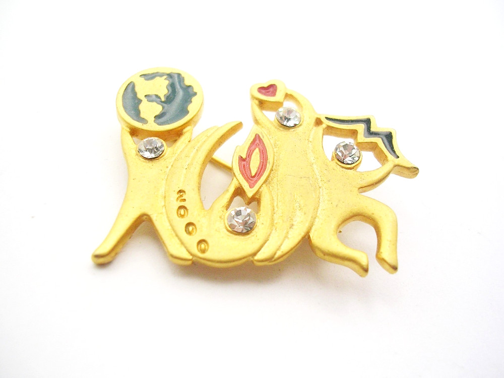 Vintage gold tone Brooch Pin signed T & T 2000 AD Millennium