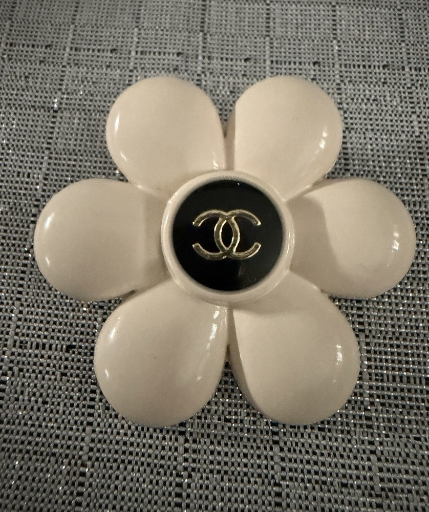 Rare Vintage Chanel 1996 Resin Camellia Daisy Brooch