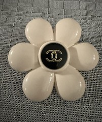 Rare Vintage Chanel 1996 Resin Camellia Daisy Brooch
