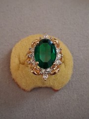 14K gold plated Lind Cubic Zirconia halo green stone vintage ring. SZ 4.5