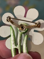 Flower on Stem Daisy Enamel Vintage Pin Brooch Metal J-398