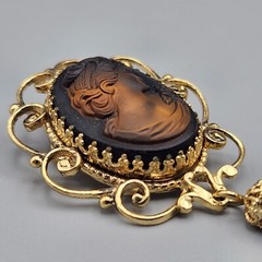 Vintage Whiting & Davis Amber Glass Hologram Cameo Brooch Tassel Gold Tone Pin