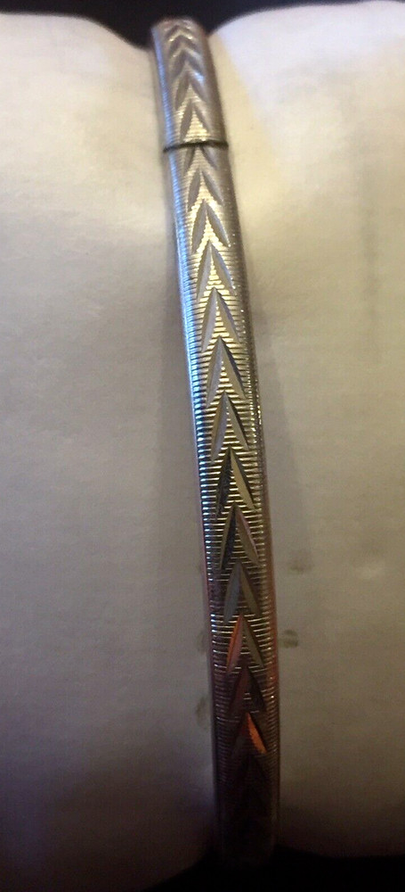 Diamond Cut Marathon Sterling Silver 7 1/4″ Hinged Bangle Bracelet 4mm Wide