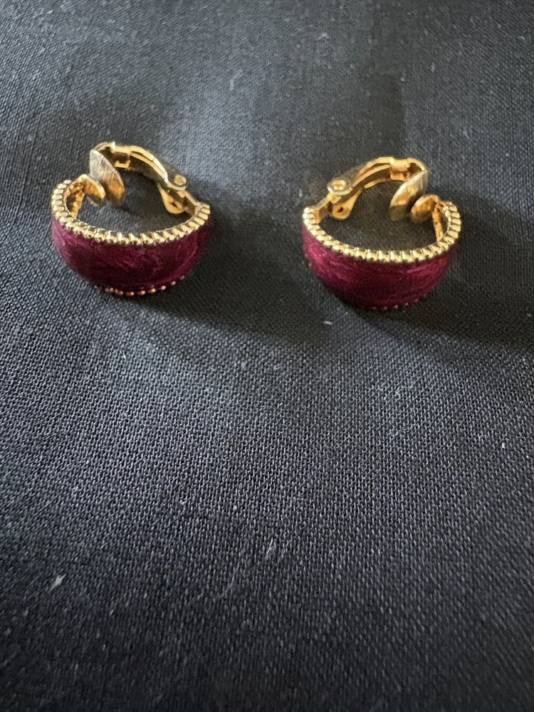 VINTAGE CLIP ON EARRINGS