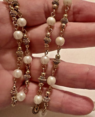 STUNNING VINTAGE SIGNED REVLON PEARL GOLD TONE STATION 24″ NECKLACE CLASSIC