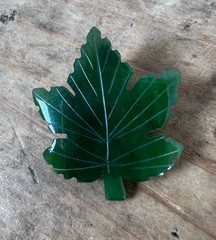 Vintage Carved Green Nephrite Jade Stone Canadian Maple Leaf Brooch Pin