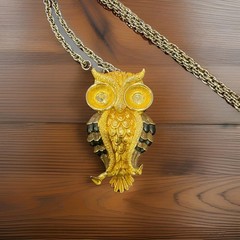 Vintage Gold Tone Owl Pendant Necklace Large Ridged Eyes Textured Body 18″ Chain