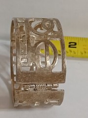 Unbranded – Vintage Hinged Spring Tension Bracelet – One Size – Silver Tone