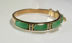 18K YELLOW GOLD JADEITE JADE & DIAMOND OVAL HINGED BANGLE BRACELET SIZE 6”