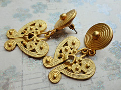 VTG TAIRONA PRE-COLOMBIAN STYLE 24K GOLD PLATED BUTTERFLY PIERCED DROP EARRINGS