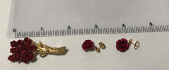 VINTAGE 24” NECKLACE EARRINGS BROOCH GOLD TONE RED ROSE JEWELRY SET