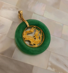 Vintage Chinese 14K Gold Apple Jade Dragon Circle Pendant 4.5 Grams